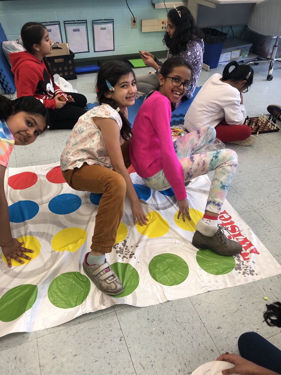 MichelleAster's tweet photo. Celebrating global play day! 🎉 @WoodbrookSchool #shinebrightedison https://t.co/OYLL3ydUgV