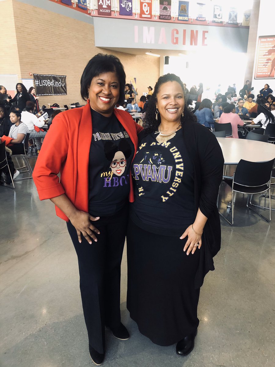 ChantellUpshaw's tweet image. Amazing Ms Tenia Green, inspired students with a song about believing in your self and fulfilling your dreams #LISDHBCU