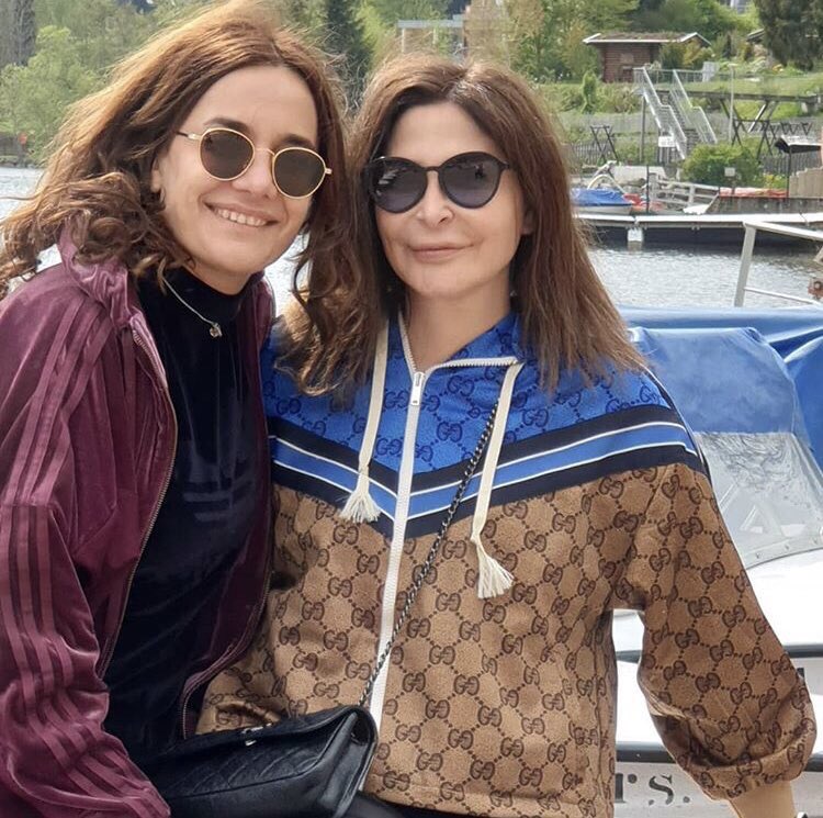 HelanElissian's tweet photo. #WhenInGermany :')) @elissakh @SaadMyrna ❤️😭 https://t.co/fMJaDzAB4R