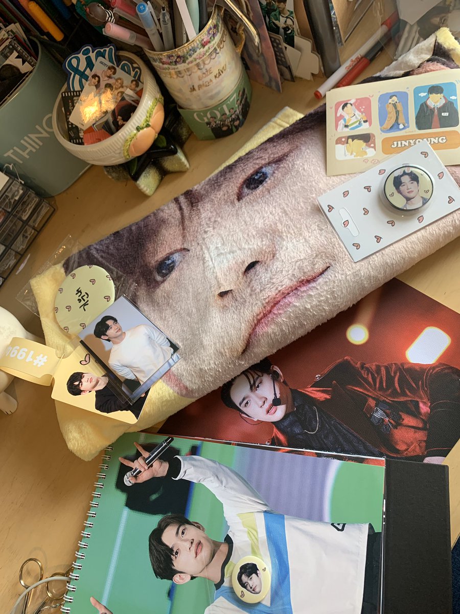Super huge thanks to <a href="/SLOWLY_JY/">SLOWLY</a> for creating this amazing seasons greetings and @beomsnyangi for holding the group order for it 🥰 I’m so in love with everything and didn’t think I was going to get the pop-socket either! #KahoGo #KahoGos