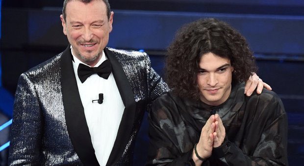 Bellissimi Jon Snow e Ditocorto comunque. #Sanremo2020