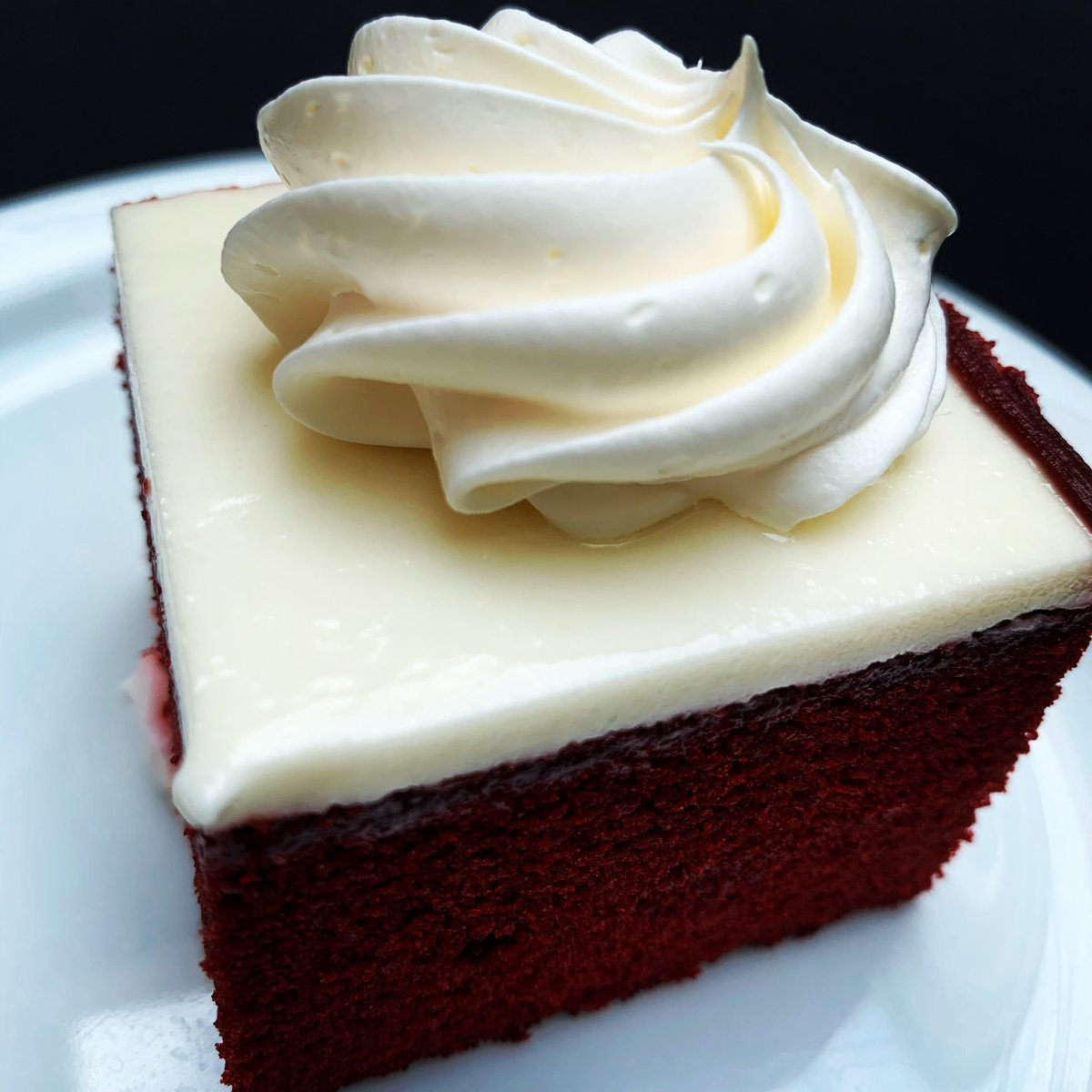 mcloide's tweet image. Delicious red velvet at @SunShinePHP  #SunPHP20