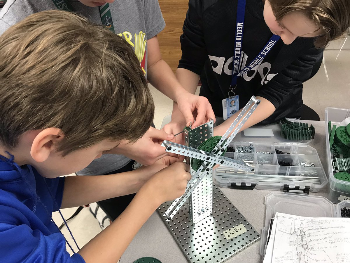 shawnbigdaddyc's tweet photo. AR students are now building their windmills. @MedlinMiddle @Dlwhite311 @texaspltw @kchelmick @PLTWorg @pcredraider @NisdCTE @EPalmenteri @ https://t.co/shpwKNs91s