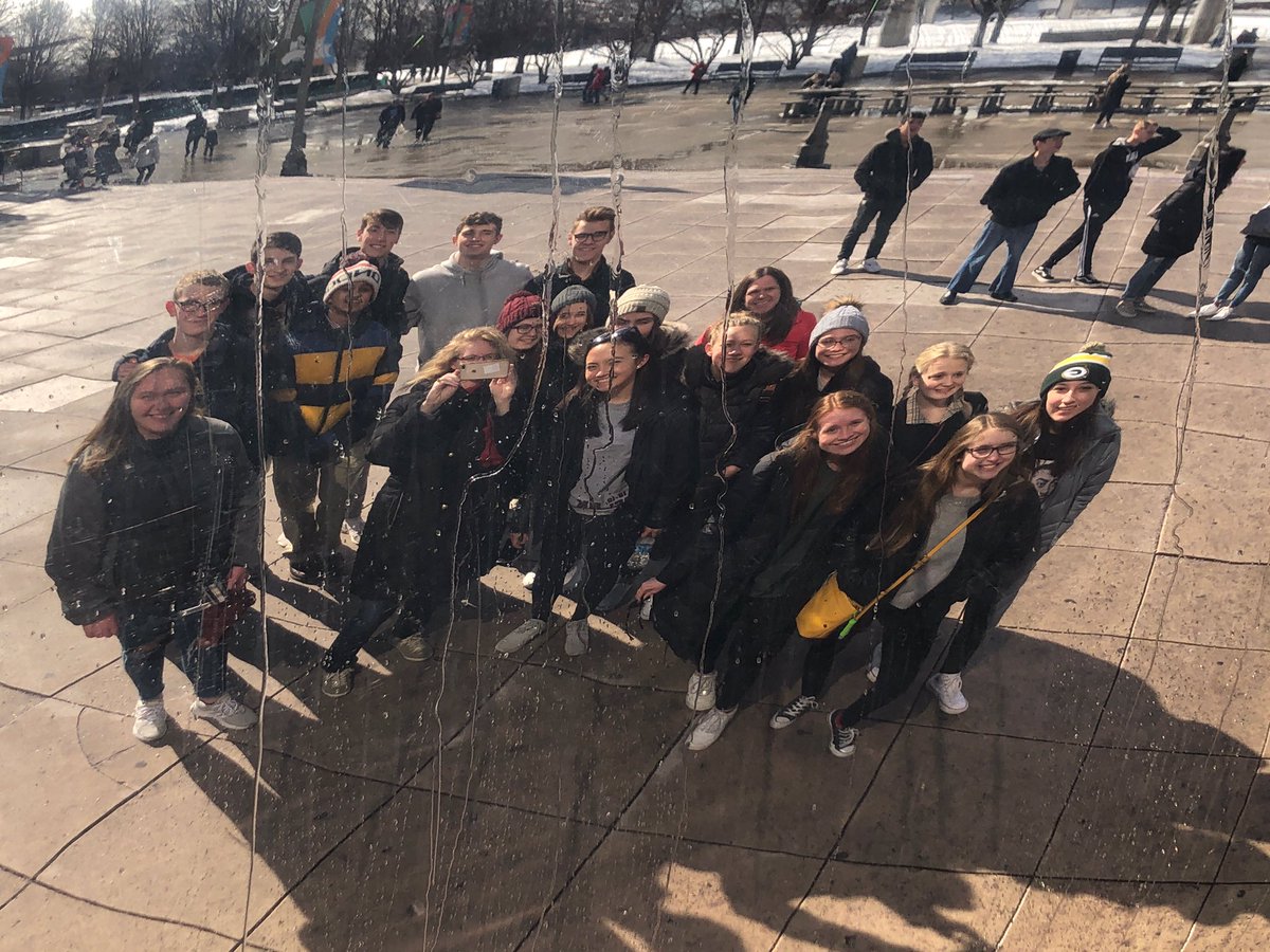 HUHS_MUN's tweet photo. Millennium Park this morning. A lot warmer than last year. #MUNUC32 https://t.co/oiIktJXWlF