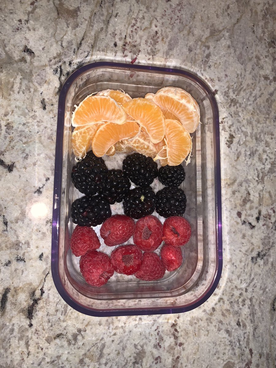 apoconsistency's tweet photo. The perrrfect snack! Light and refreshing 👅 it’s funny how I never really used to like black berries or raspberries but now I lovveeeee them. I was sooo excited for snack time today! https://t.co/35CEuqYfkb