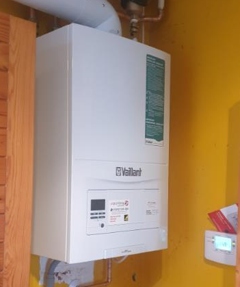 UKPlumbing's tweet photo. Vaillant boiler installed by Rob in the kitchen.
Great Install.
Great Customers
Happy Days 👍
#Vaillant #BoilerInstall #gassafe #VaillantAdvance #TrustedTrader #WhichTrader #BusyWeek #WorkingHard #Plumbinglife #HeatingHomes #Surrey #Hampshire https://t.co/Er2OcwGZlC
