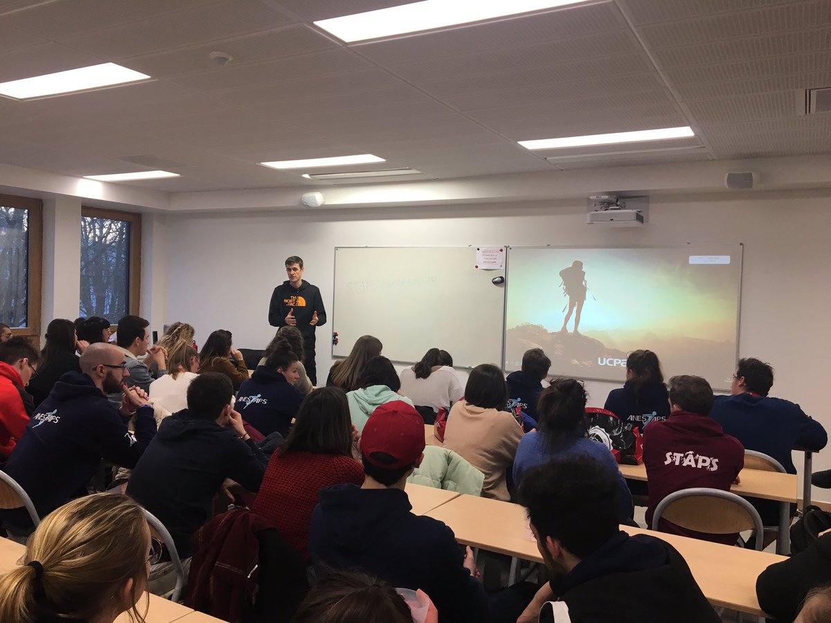 ANESTAPS's tweet photo. .@ForestierAdrien est parmis nous pour présenter le projet #STAPStrouvetonjobderêve❗️

Un projet permettant aux étudiants en STAPS de travailler avec le @Groupe_UCPA en tant qu’encadrant sportif durant l’été☀️

👉⛵️🎾🧗‍♂️🛹🚣‍♀️🚵‍♀️👈 https://t.co/gJ5lVYEh2c