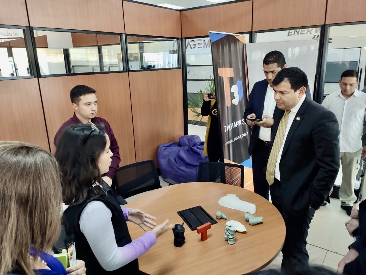 utpl's tweet photo. Estudiantes y graduados #UTPL impulsan el emprendimiento desde #Loja a través de ideas de negocio innovadoras y con impacto social. 🚀
Presidente @AsambleaEcuador, @cesarlitardo, conoce proyectos incubados en @prendho: #SisiIoT #Silicochem #Bookifi #PascalTech y #Tachapir3D. https://t.co/NQX2XEx95I