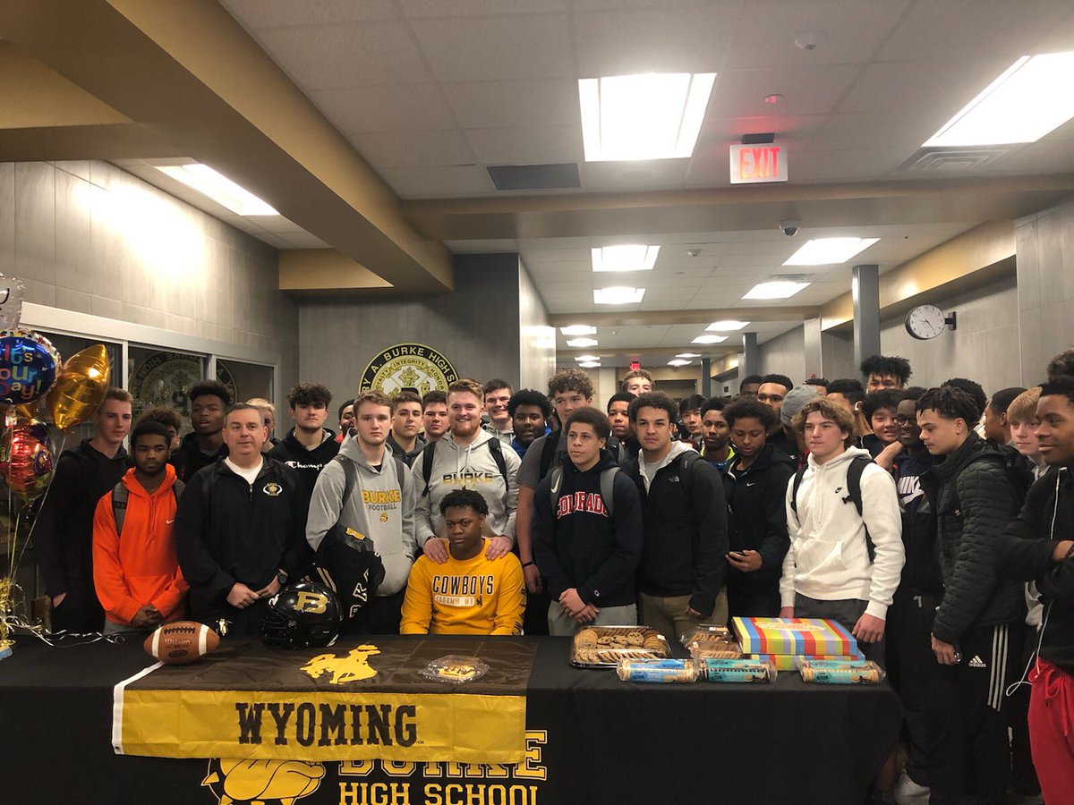 Congratulations to @calebrbn74 who just signed with <a href="/wyo_football/">Wyoming Cowboy Football</a> !!