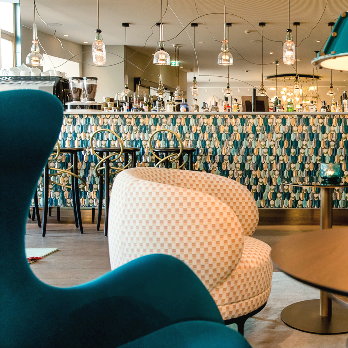 MotelOne's tweet photo. At #MotelOne Linz-Hauptplatz, not only the #drinks are #handmade, but also the #bar. Inspired by the city’s rich history, the overlapping tiles at the counter pay tribute to the era of #ArtNouveau. Can we propose a toast to design history? #motelonelinz #designhotel #onelounge https://t.co/mUmD1y2RQc