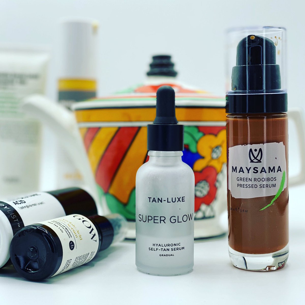 _maysama_'s tweet image. Sharing my AM #skincareroutine including my own brand and first product - MAYSAMA Green Rooibos Pressed Serum. Have a great weekend guys!

#productlaunch #indiebeauty #rooibos #greenrooibos #veganskincare #skincare