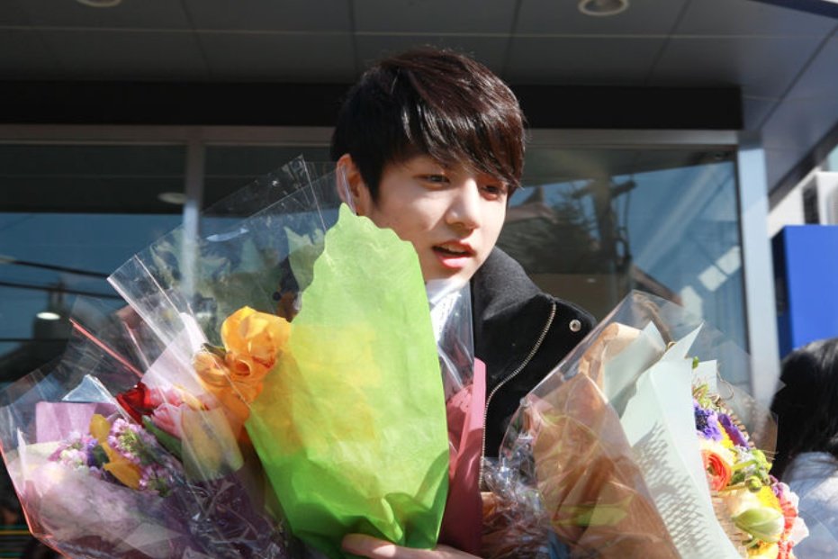jungkook_pe's tweet photo. Hace 7 años, Jungkook se graduó de la escuela media🎓🥰 #정무행알

"Mis hyungs fueron a mi graduación. Gracias a ellos no estuve solo (...) ¡Tuve mi foto con Jiminie hyung, Jin hyung, Suga hyung y mi diploma! Gracias por asistir".
https://t.co/Y9yNKO388e

#OurJoyJungkook @BTS_twt https://t.co/9SfZN4WxZM