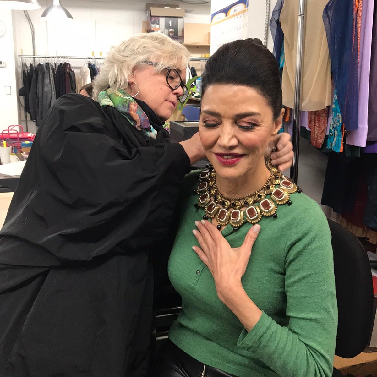 Dear #ScreamingFirehawks, meet Joanne Hansen - the brilliant costume designer of The Expanse, and creator of my unique costumes 😃

I can't participate in the live-tweeting today, because I'm busy on set. But I'll occasionally check in, promise 😘

#TheExpanse409 #TheExpanse410