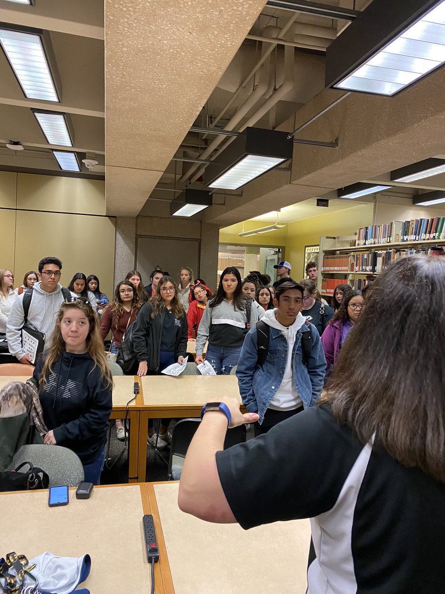 FHSTigerLibrary's tweet image. Mrs. Carter’s Dual Credit British Literature and Honors English 4 …The start of College Level Research #UTSA @UTSA_Libraries