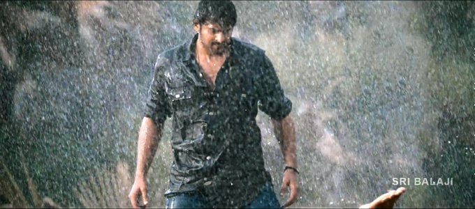 Raj_0908's tweet photo. Mirchi Rain fight one of My Fav 😍😍
E Fight Prabhas ki tappa yevariki antha perfect ga set ayyedhi kadhu .... PRABHAS cutout alantidhi 🙏🙏🙏
#7YearsOfMassyMirchi https://t.co/Sys0cjrqRx