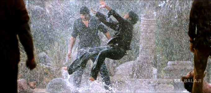 Raj_0908's tweet photo. Mirchi Rain fight one of My Fav 😍😍
E Fight Prabhas ki tappa yevariki antha perfect ga set ayyedhi kadhu .... PRABHAS cutout alantidhi 🙏🙏🙏
#7YearsOfMassyMirchi https://t.co/Sys0cjrqRx