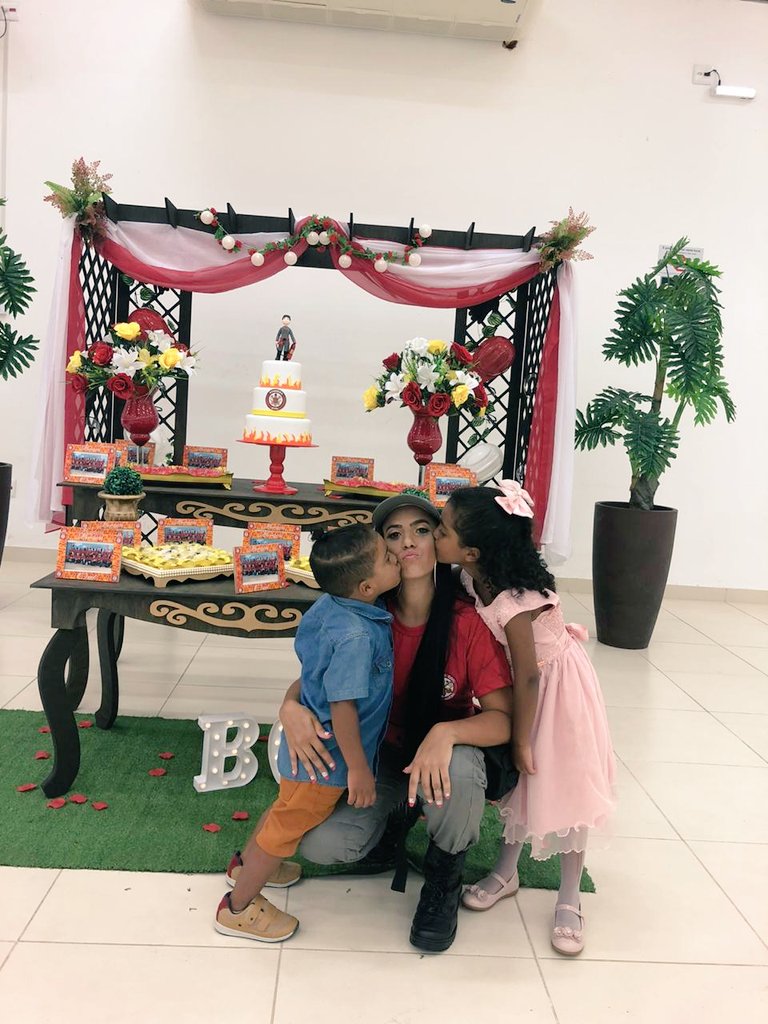 tt_coutinho's tweet photo. Um Filho não é nenhum impedimento para você alcançar teus objetivos  🎓👩🏻‍🚒🔥♥️ https://t.co/CoUg2W0A6Q