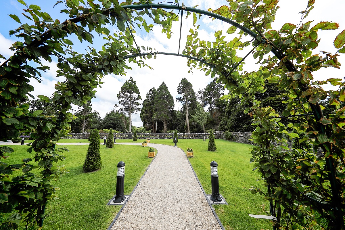 markree's tweet image. 🌸 Spring Breaks at Markree Castle 🌸
Spring is about a new start, why not re-charge at Markree Castle? We are open for the first time this Spring for overnight stays from only €90pps!😍
Click here to book now! bit.ly/31Bsx4c
 #hellospring #springbreaks #discovermarkree