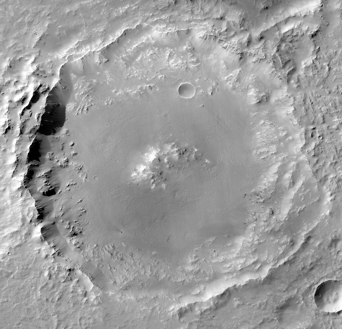 rocdocmars's tweet photo. #HiRISE caption led by @westernuSpace #ldnont @westernuEarth PhD student &amp; @westernu HiRISE #team339 member @vidhyaganeshr93: Central Peak of a Large Crater https://t.co/qrm57EEUR8 5th of a batch of captions written by our two #westernu-based teams in November. More to come! https://t.co/KgFpW6sxP8