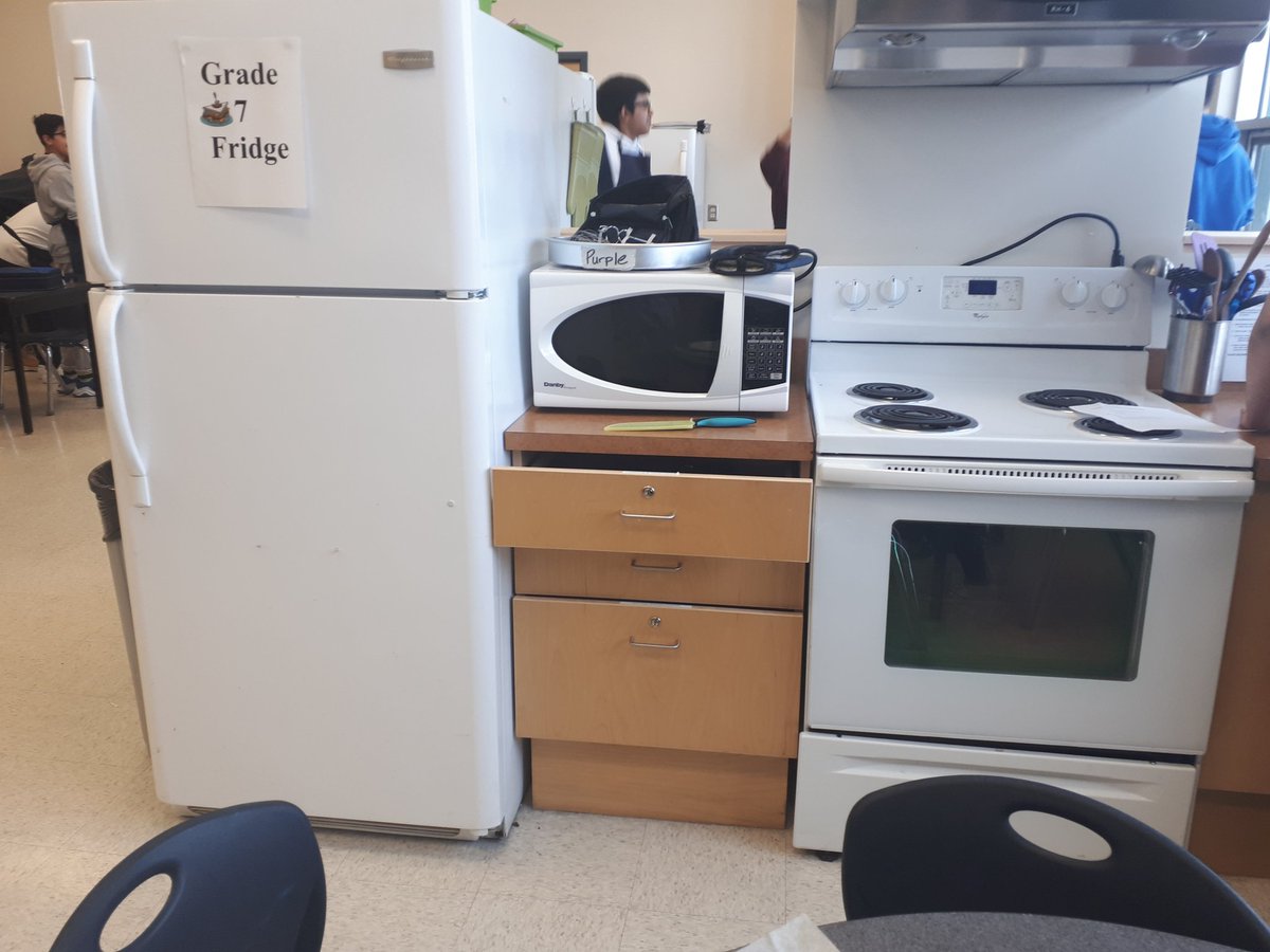 NovoaCris's tweet photo. Proyecto #Observa_accion @CFPIdiomas Canadá Edmonton. Los alumnos de quinto,  sexto.. aprenden cocina,  lavar, secar, planchar ropa... #internacionalization https://t.co/ue3UVF1Xqm