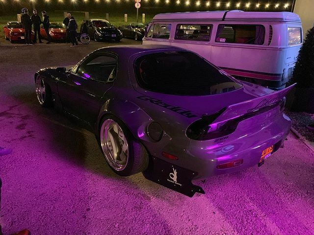 racebreakfix's tweet image. What an evening @ Daikoku Nights! Personal highlight was certainly this rocket bunny aero’d RX7 fd3s. So often these kits over promise on style but under deliver on fitment, panel gaps etc. Pleased to say this one looks juuuust right, a proper OEM finish… ift.tt/374HMUr