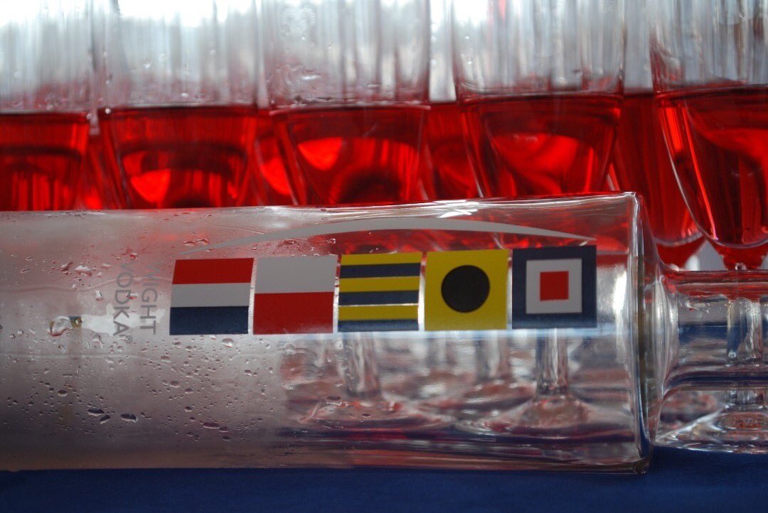 Wight_Vodka's tweet photo. It’s finally #friday and I wonder what to do with cranberry and Wight Vodka... hmmmm. May add a little fizzy to that... 🥂 #wightvodkacocktails #bestvodkaever #sailing #potatovodka #capecoders #fridayvibes https://t.co/DEjcyDSFi7
