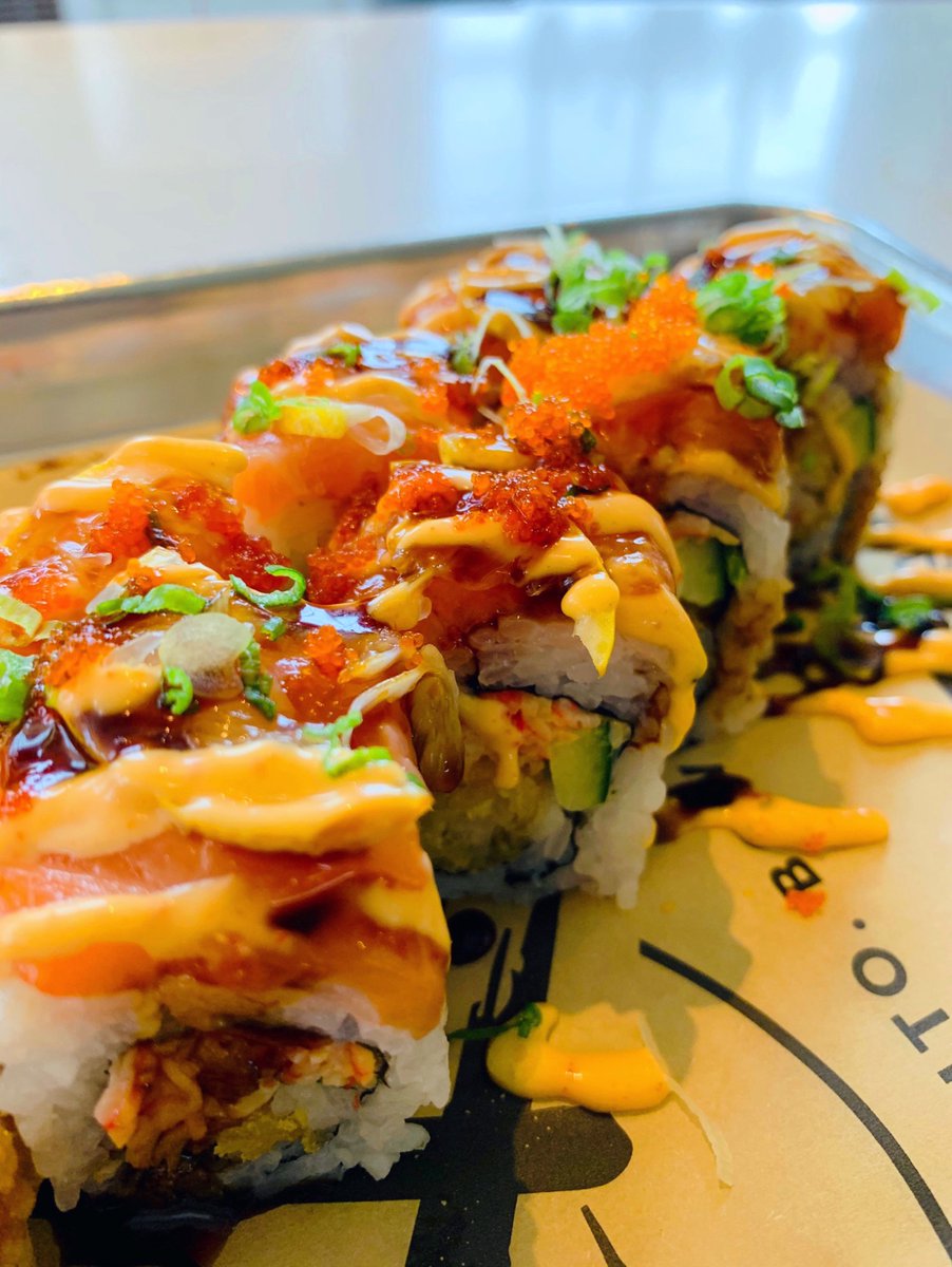 Let the good times ROLL...with SUSHI! For all my sushi lovers, GET TO <a href="/zukkusushi/">Zukku</a>! We fell in LOVE 😍!
⠀⠀
•Zukku Roll
⠀⠀
......................................
#biteswithbeauties #BWB #zukkusushiclt #optimisthall #clteats instagram.com/p/B8RYAGZpE9Z/…