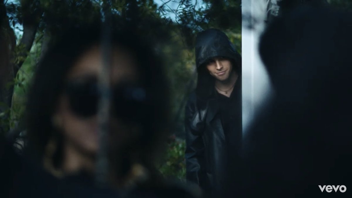 Global5SOS's tweet photo. “Oh, I see you liked a video, not just any video, it was my video, and with everyone releasing videos tonight, you liked mine. Was it something I tweeted about it that intrigued you? It has to be, because none of the 367 likes on your YouTube match this one.” #NOSHAMEVIDEO https://t.co/1W0zBZulXT