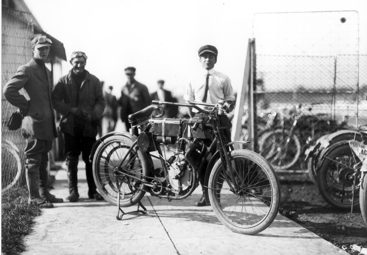 Our #ArchivesHistoryCrush? The only known photo of one of the first three H-D motorcycles ever sold. 

#HDMuseum #HarleyDavidson