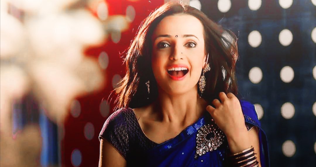 Someone was surprised Also Khushi in Saree >> #BarunSobti  #SanayaIrani  #IPKKND  #Arshi