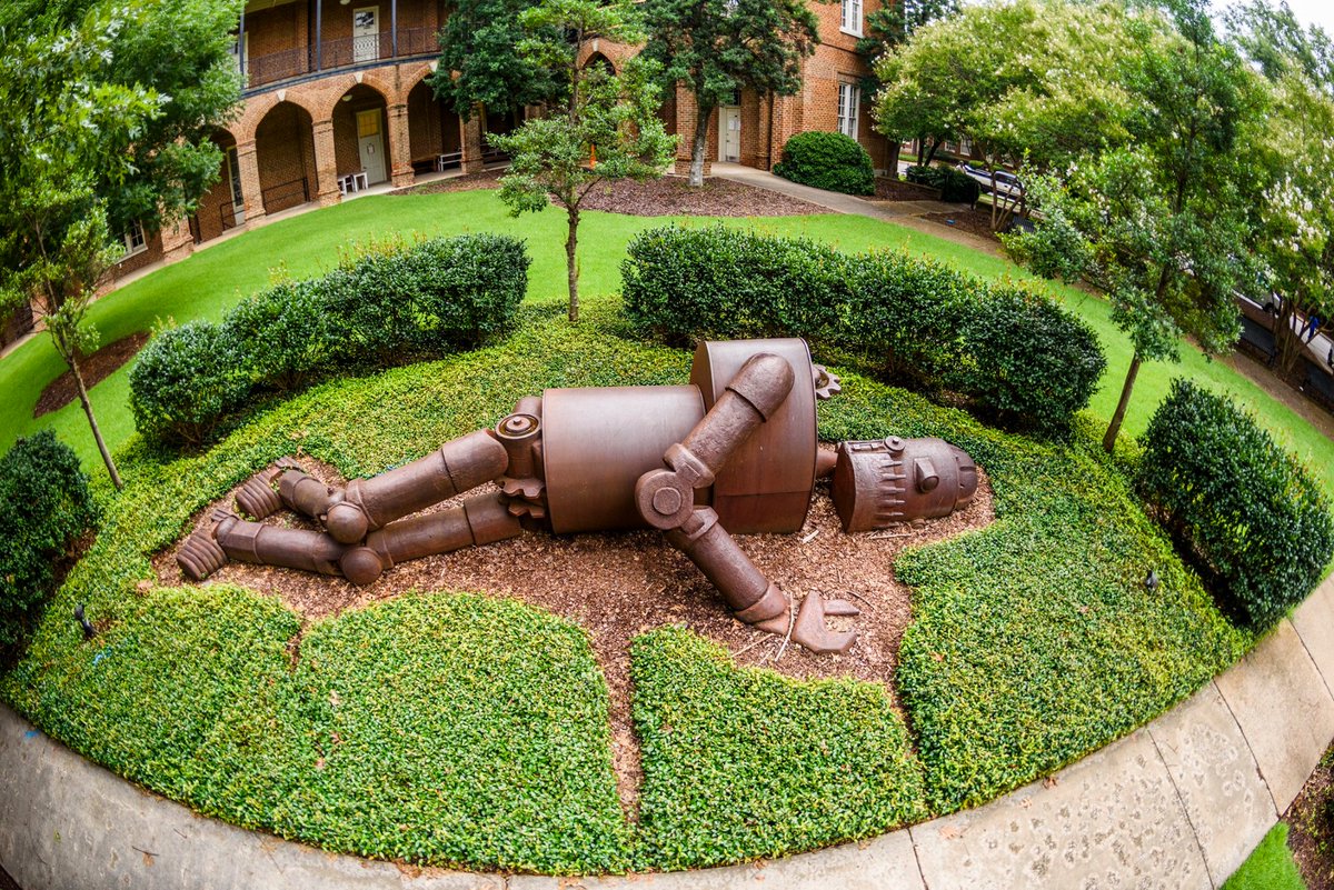 Bama_Houston's tweet photo. Who is ready for spring? Here's a great image from Woods Quad that highlights the beauty of the UA campus! #RollTide https://t.co/yEKIlyUsYN