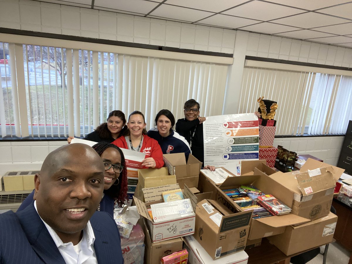 DrJFerris's tweet image. Operation Paperback/NY Army National Guard supporting PHS and Peekskill Basics. #peekskillbasics #peekskillpride #Newyorkarmynationalguard