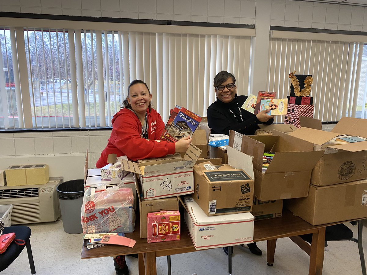 DrJFerris's tweet image. Operation Paperback/NY Army National Guard supporting PHS and Peekskill Basics. #peekskillbasics #peekskillpride #Newyorkarmynationalguard