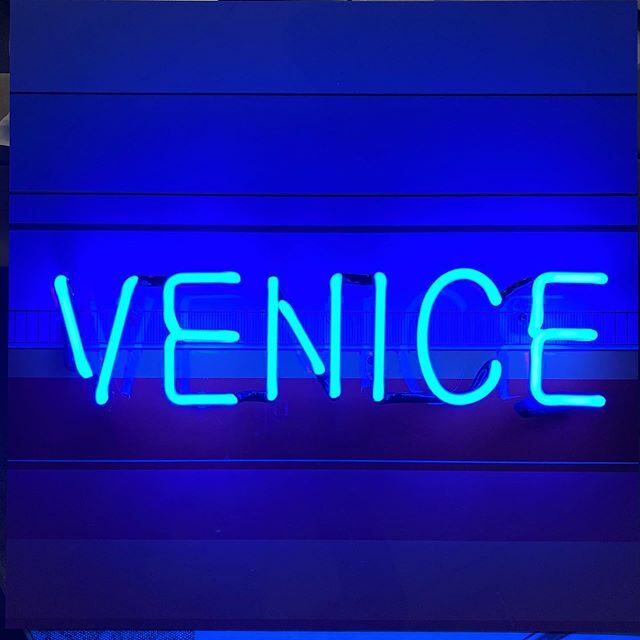 Random_Neon's tweet photo. #venicebeach #beachlife #beachneon #beachblanketbingo ? https://t.co/6bKoXgLKiy https://t.co/rZXlKxMqPA