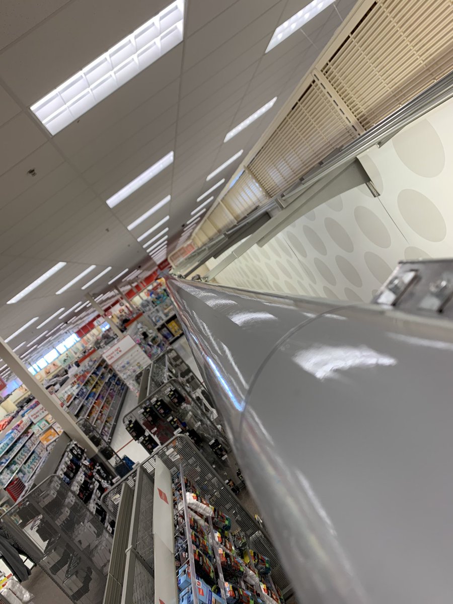 WiningerJared's tweet photo. Getting that #highdustinbustin π#nomoredustbunnies #cleanstore #2098 @DuncanChristi1 @dcschnelle https://t.co/nHViS6z7vV