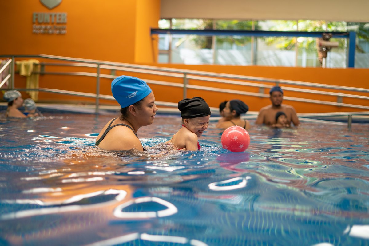 TeletonSV's tweet photo. Nuestra #piscina de #hidroterapia brinda un ambiente ideal para el tratamiento de diferentes condiciones. Es climatizada, techada, accesible y cuenta con personal especialmente entrenado para su atención.
#TeletonSV
#TeletónTodoElAño
#ElSalvador https://t.co/amkIiexVgL