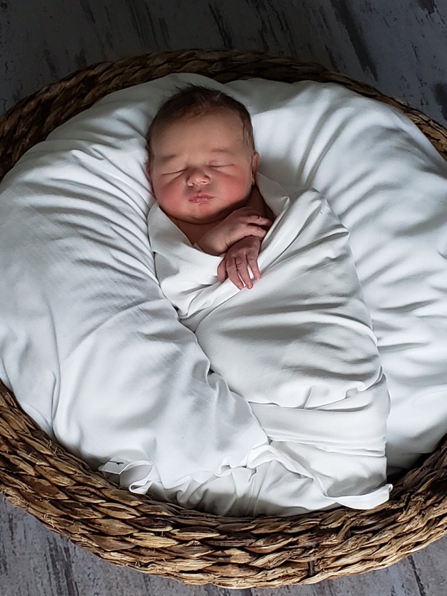 MFrizzell85's tweet photo. So, I'm an uncle again!
My sister, her husband, and my niece welcomed another girl to their family about 24 hours ago.
The name isn't official yet, but I can share that she is 19.5 inches and 7.1 pounds.
#NewBaby #UncleAgain https://t.co/BNLsGiXJGi