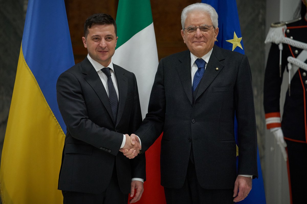ZelenskyyUa's tweet photo. Був радий зустрітися з Президентом Італії Серджіо Маттареллою #Mattarella у @Quirinale. 🇺🇦 🇮🇹 Для нас дуже важлива розбудова відносин з Італією як впливовим членом #ЄС і #НАТО. https://t.co/rao2sww9Aw