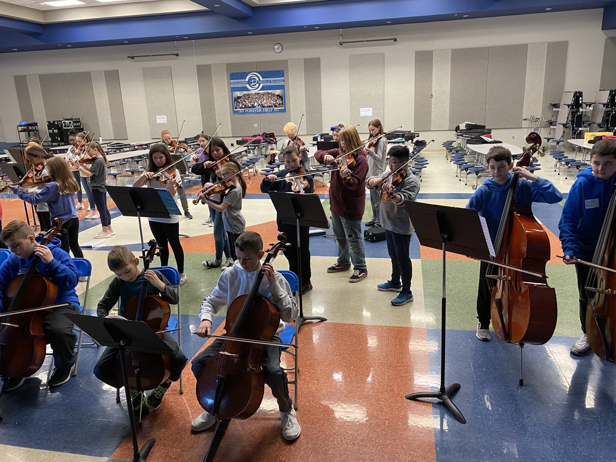 DMSColeman's tweet photo. ⁦@libertyoaks⁩ orchestra day! We had fun, thanks for coming! ⁦@LPSFineArts⁩ ⁦@dmsbluejays⁩ ⁦@RebeccaDoss20⁩ https://t.co/FfCN7ysX7c