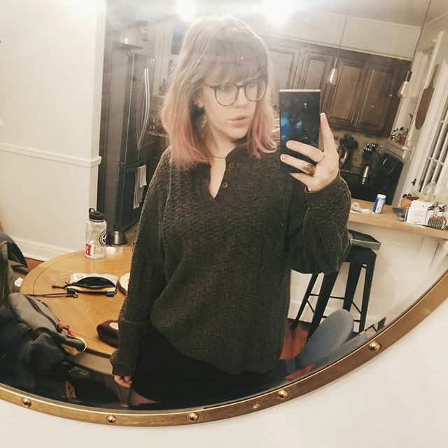 akvarnau's tweet photo. oversized (thrifted) sweater over a mini dress 🌛 https://t.co/JD7V57GNRB https://t.co/AtMF4HzmFi
