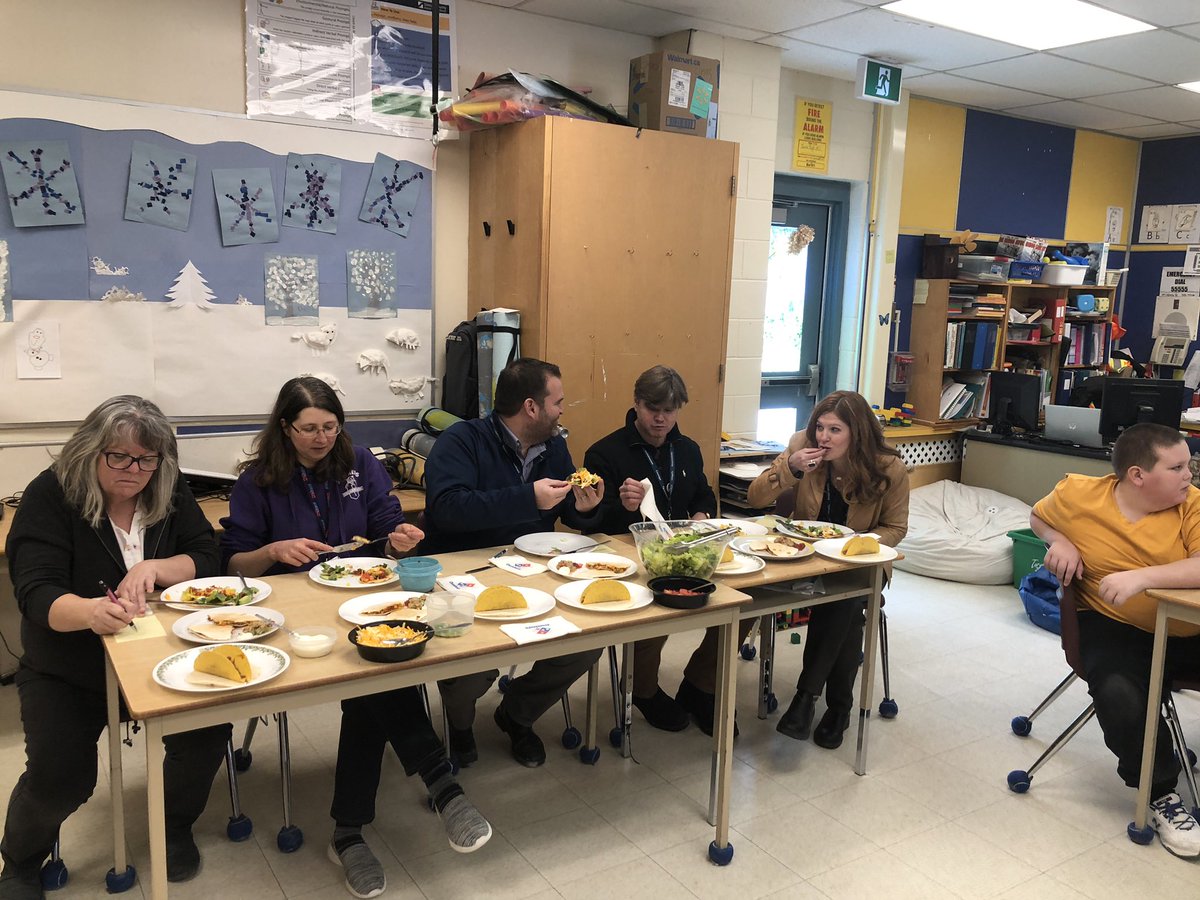 Enjoying tacos for the county class cooking competition with <a href="/pmclean8/">Peter McLean</a> @OrchardParkPS <a href="/MrsAndersonsCl1/">Mrs. Anderson❤</a>
