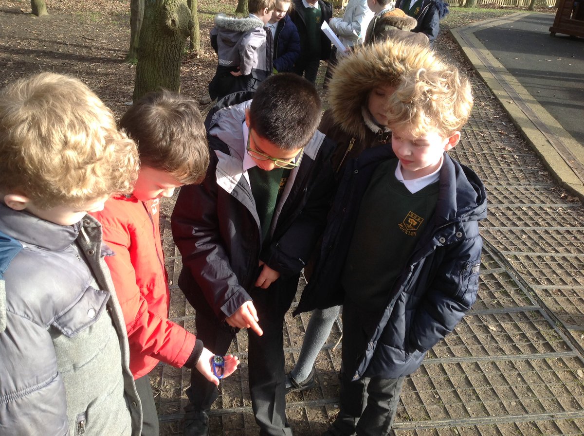 hockleyprimary's tweet photo. Silver Birch were busy using compasses for this week's 'Wild Wednesday'.
When you're out over the weekend see if you can help with directions to find places #geographyexplorers. Xxx https://t.co/Iwnp7UK31X