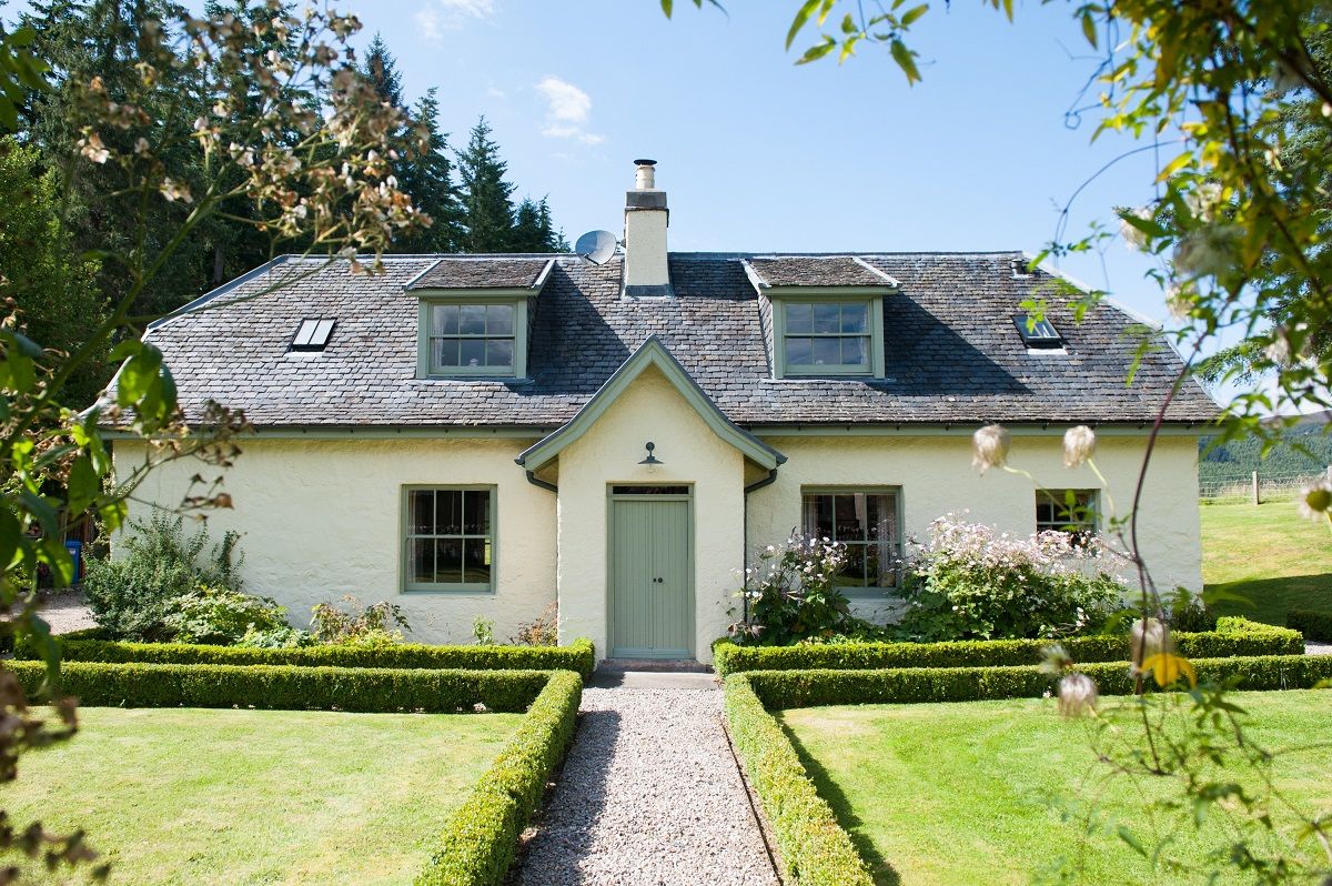 Cosy Ivy Cottage is the perfect spring break for couples looking for a holiday in the Highlands buff.ly/1WASTxl offering easy walks to the local village and around Loch Ness #lochnessholiday #highlandscottage #springcottagestay
