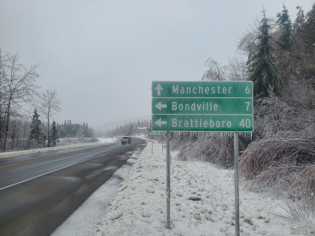 VSP_Mark's tweet photo. Good Afternoon from Southern Vermont. It’s still raining in the Bennington area however at elevations conditions change. Remember to buckle up and slow down. @NWSBurlington @AOTVermont @511VT @VTStatePolice #DoYourPartDriveSmart #DontCrowdThePlow https://t.co/UdQXoW3rpP