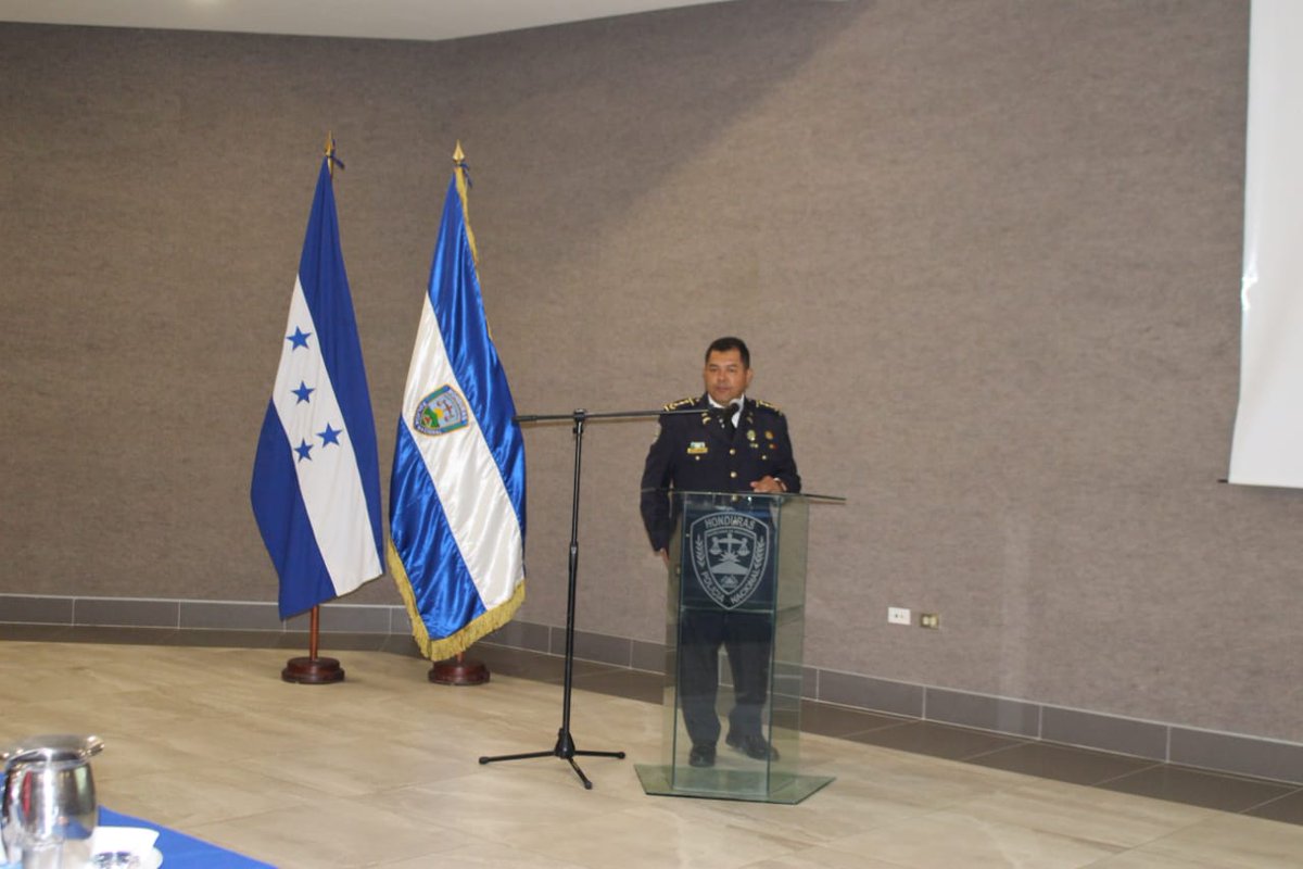 PoliciaHonduras's tweet photo. En reunión administrativa desarrollada en #SPS los Comandantes Policiales de la zona noroccidental conocen los resultados de la Unidad Técnica de Coordinación Interinstitucional #UTECI https://t.co/s2dtYu8dSl