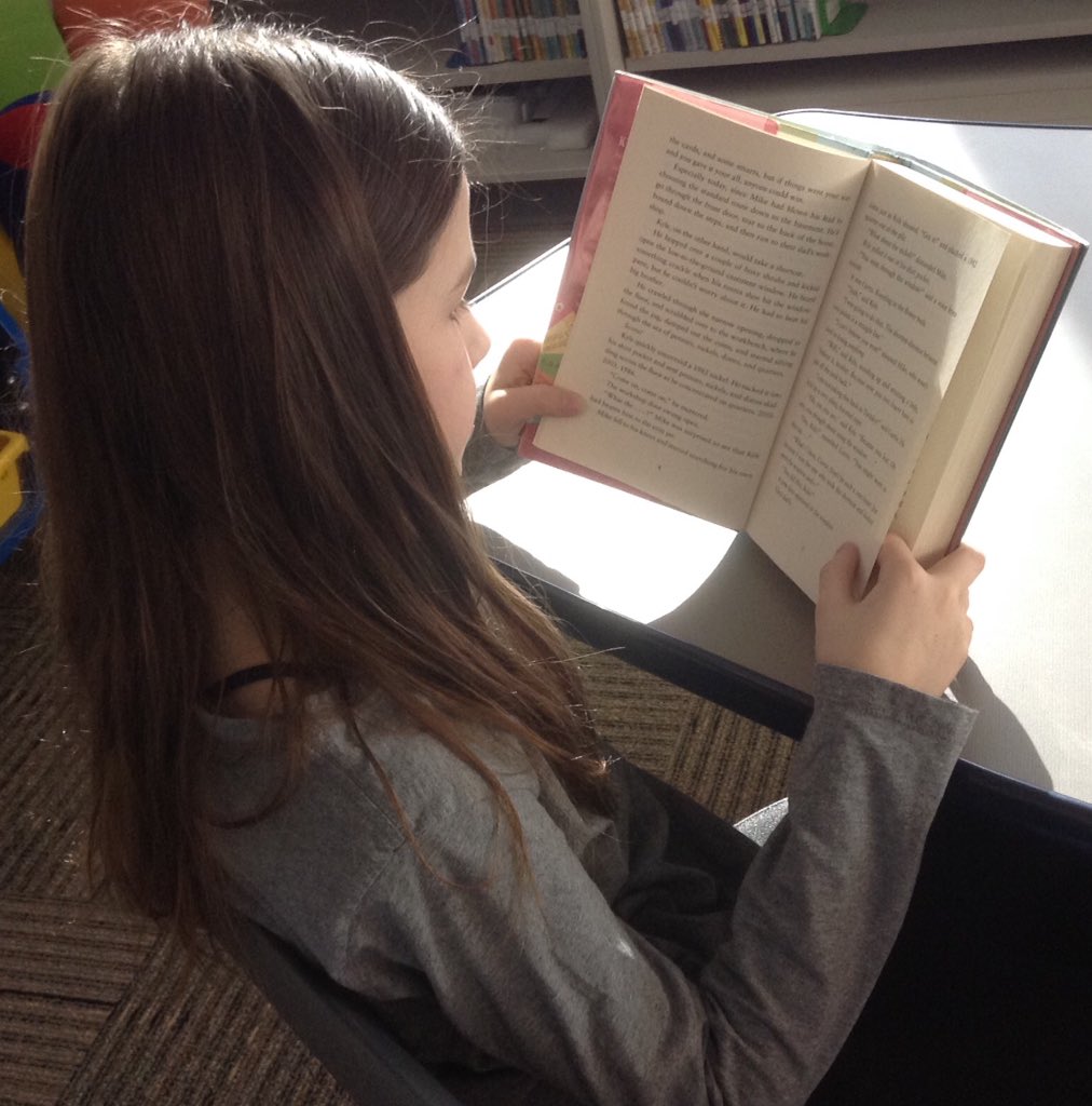Discovery_Lib's tweet photo. We've got readers, yes, we do! #Trailblazeon #DiscoveryReads @Mickelson_4 https://t.co/miG2mKdIwU