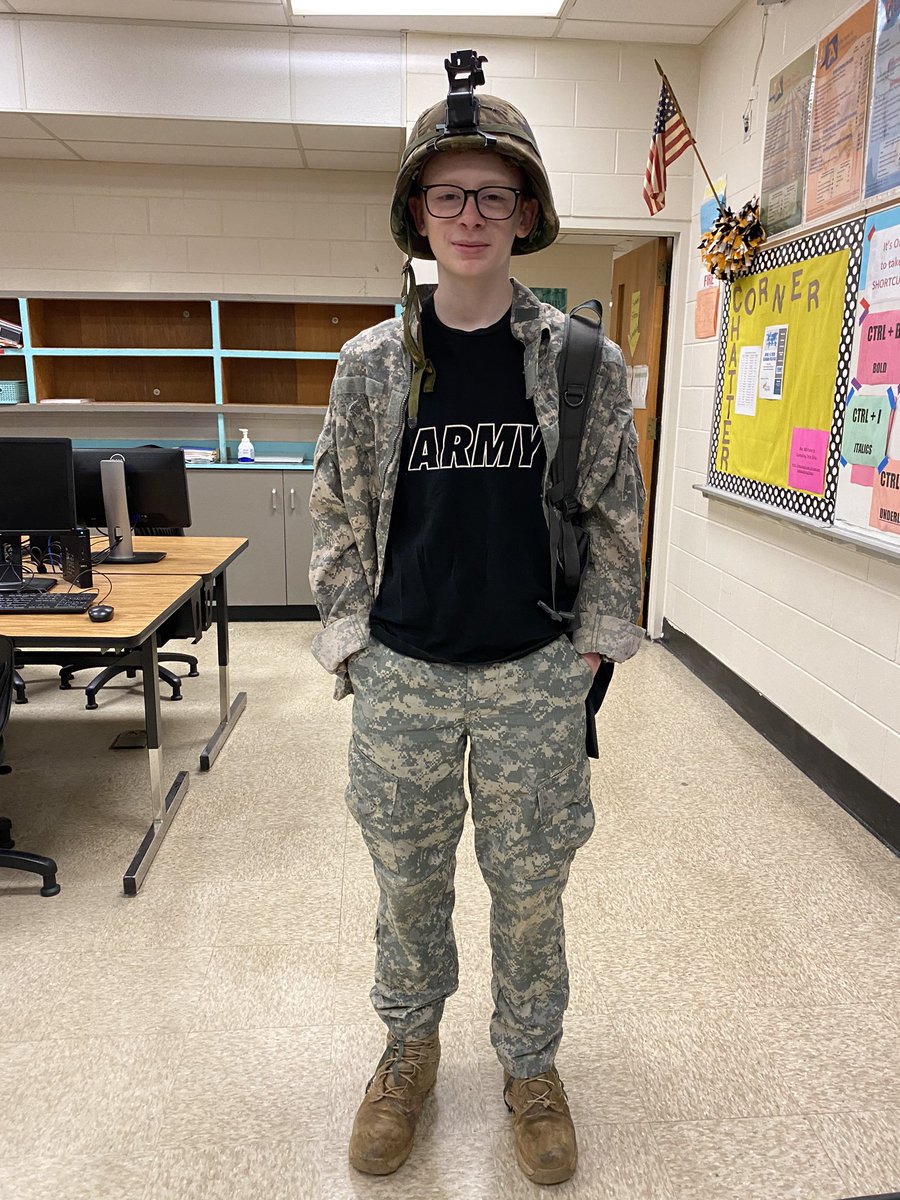 CornerMS_BizEd's tweet photo. Career Awareness Day hosted by FBLA and FCCLA @CornerMiddle. We love to see students with a plan. @JEFCOCareerTech @FBLA_National @AlabamaFBLA https://t.co/rOjA4ewmuZ