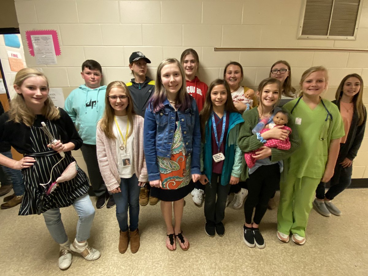 CornerMS_BizEd's tweet photo. Career Awareness Day hosted by FBLA and FCCLA @CornerMiddle. We love to see students with a plan. @JEFCOCareerTech @FBLA_National @AlabamaFBLA https://t.co/rOjA4ewmuZ