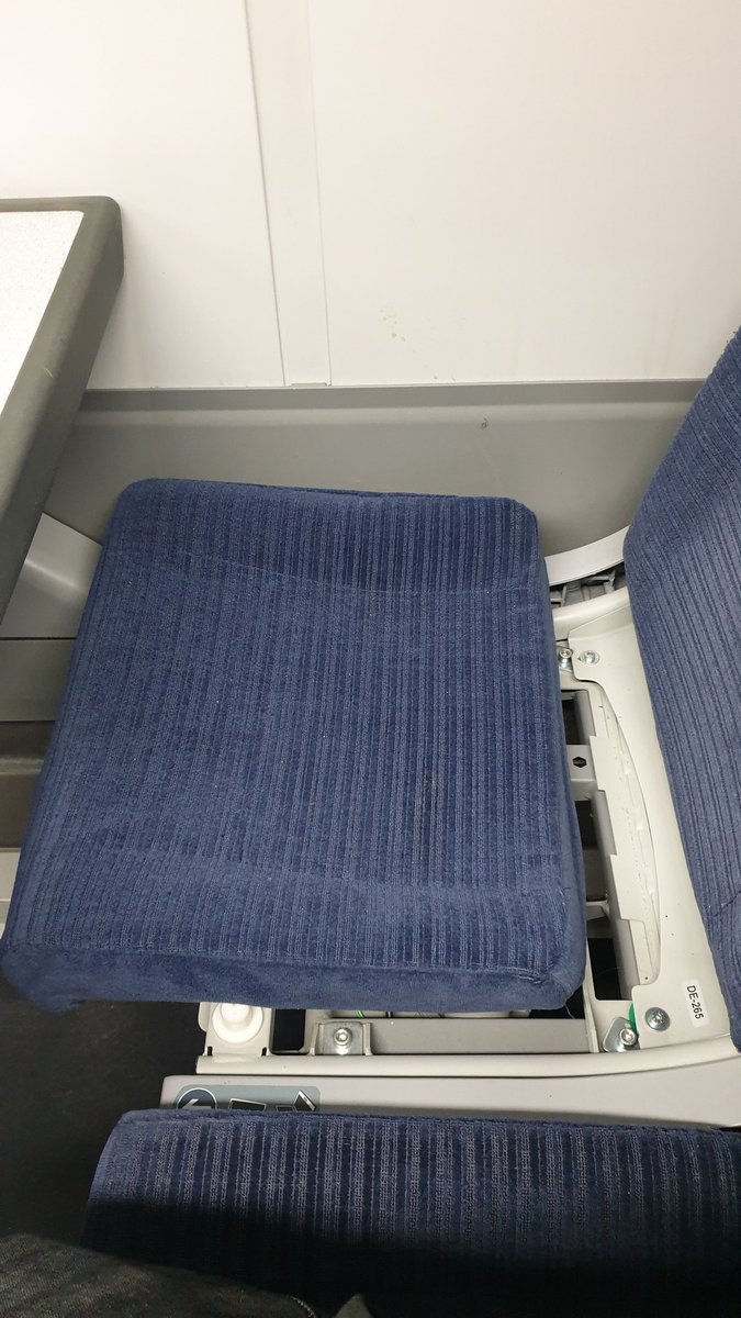 alexpannell's tweet photo. @TLRailUK FYA - there's a broken seat in car 401018 https://t.co/gaeUg0UqCU