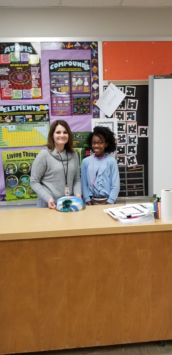 204GMS's tweet photo. Shamiyah made a geode cake to celebrate Mrs. Billig's birthday and the end of minerals and rocks unit! #LawrenceburgLegacy #EarthScience https://t.co/FEDrCaICRj